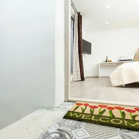 Apartment & Libar *