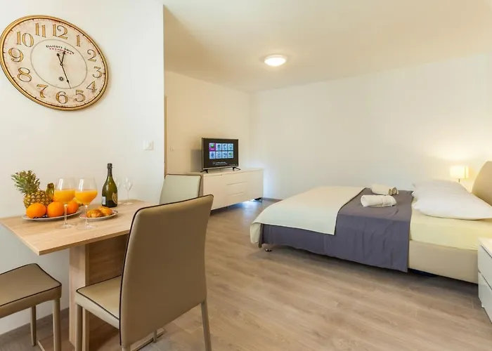 Appartement & Libar *